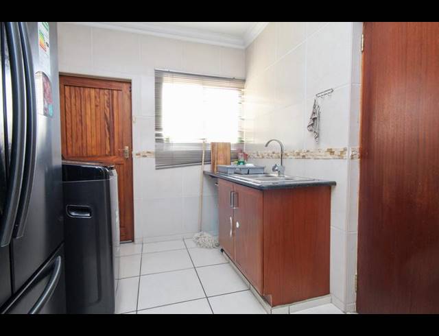 3 BEDROOM HOUSE FOR SALE IN THATCHFIELD